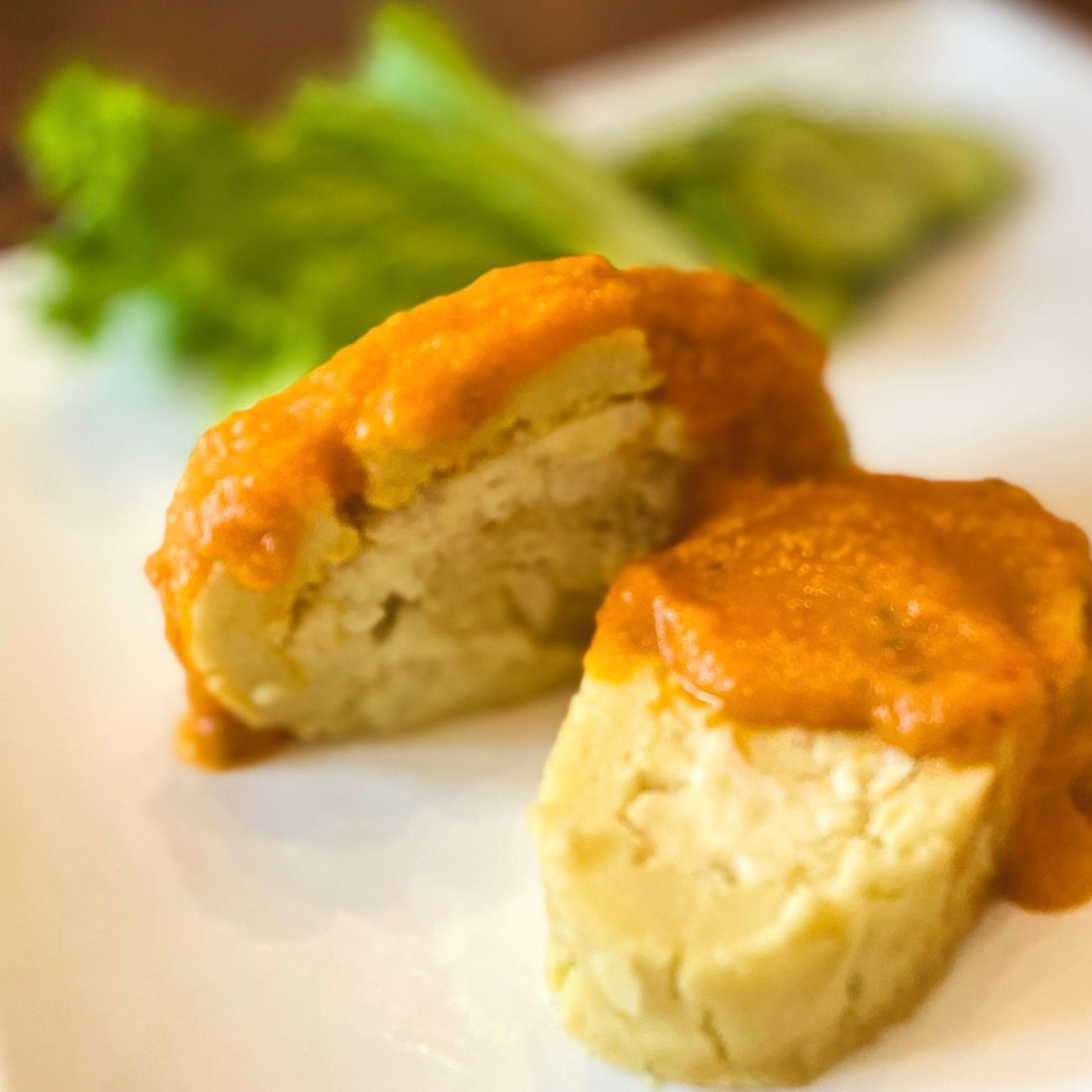 Rolo de Peixe da Cá c/ Molho de Tomate &amp; Legumes Salteados