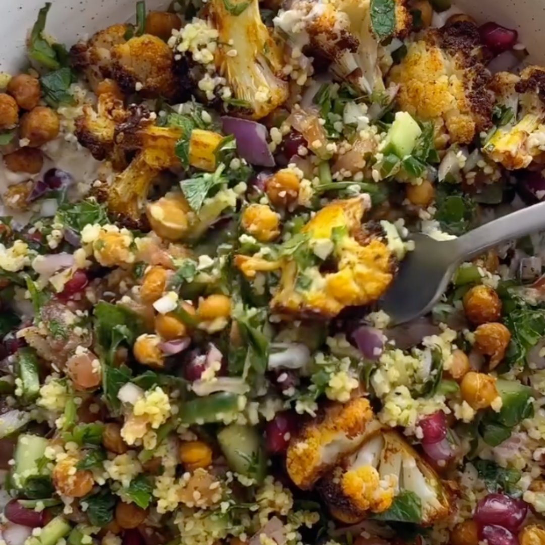 Quinoa de Couve Flor, Grão-de-Bico e Couve Kale com Humus 🌱